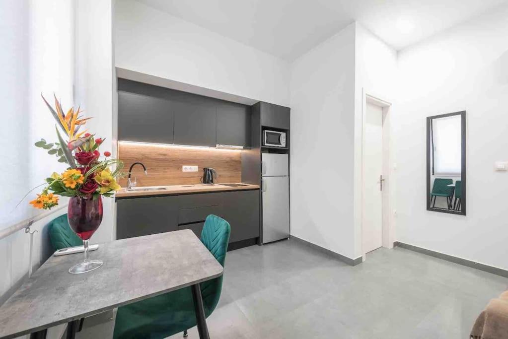 Apartment Cozy In A New Building 4 Piraeus