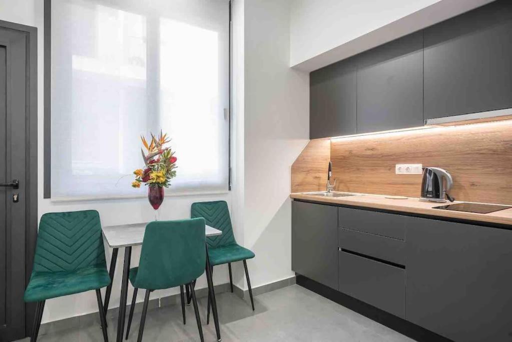 Cozy In A New Building 4