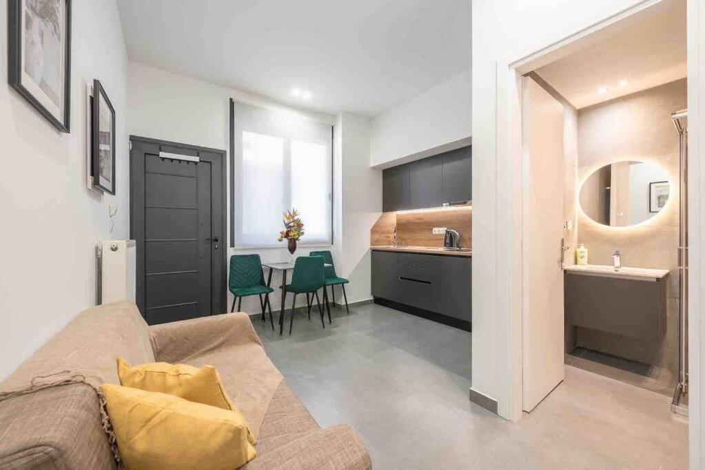Apartment Cozy In A New Building 4 Piraeus