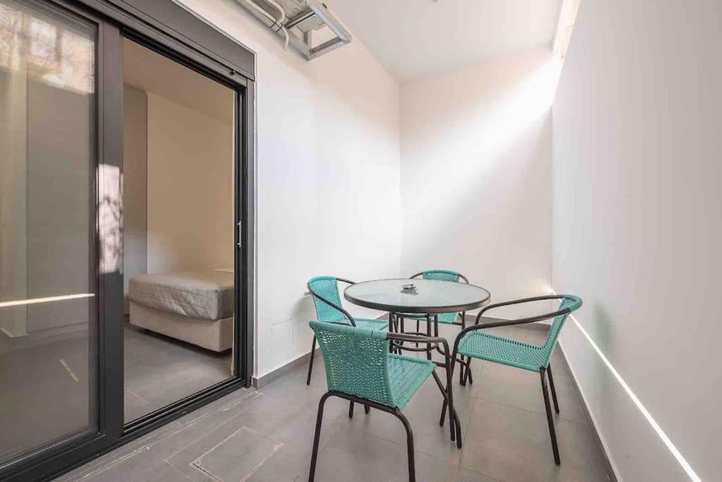 Cozy In A New Building 4 Piraeus